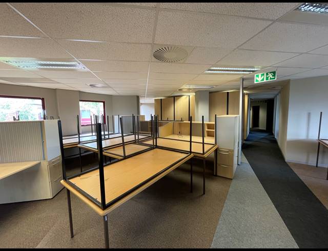 1,103M² OFFICE TO LET IN PARKTOWN